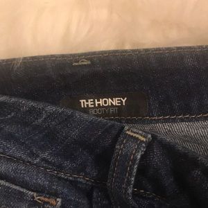 Sz 32 Joe’s Jeans “Honey” booty fit Jeans